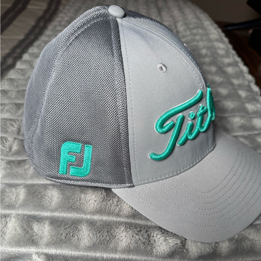 Titleist fitted L/XL Golf Hat, FJ, Pro V1 - Picture 5 of 8